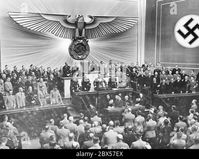 Hermann Goering lors du discours de clôture de la session du Reichstag à l'Opéra de Berlin le 18 mars 1938. Sur la gauche, au banc du gouvernement: Joseph Goebbels, Wilhelm Frick, Joachim von Ribbentrop, Rudolf Hess et Adolf Hitler, Franz Seldte, Hanns Kerrl, Bernhard Rust, Franz Guertner et Walther Funk, dans la troisième rangée Johannes Popitz, Otto Meissner, Walther von Brauchitel et Wilhelm (de gauche à droite) Sur la droite, le banc du gouvernement provincial autrichien sous Arthur Seyss-Inquart (avant gauche). Banque D'Images