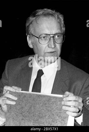 Edmund Stoiber - 28.09.1941 politicien bavarois du CSU dans son ancienne fonction de secrétaire d'Etat et de chef de la Chancellerie d'Etat bavaroise lors d'un événement CSU le 22.01.1983 à Munich, depuis 1993 Premier ministre de l'Etat libre de Bavière, depuis 1999 Président du CSU, En 2002, le candidat de la CDU / CSU à l'élection générale. Banque D'Images