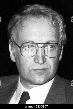 Edmund Stoiber - 28.09.1941 politicien bavarois du CSU dans son ancienne fonction de secrétaire d'Etat et de chef de la Chancellerie d'Etat bavaroise lors d'un événement CSU le 22.01.1983 à Munich, depuis 1993 Premier ministre de l'Etat libre de Bavière, depuis 1999 Président du CSU, En 2002, le candidat de la CDU / CSU à l'élection générale. Banque D'Images