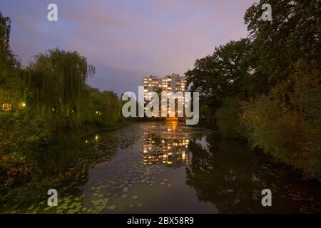 Berlin, Allemagne. 12 mai 2020. Le domaine de Lindenhof est situé à l'extrême sud du quartier berlinois de Schöneberg et a été construit dans les années 1920. Credit: Georg Wenzel/dpa-Zentralbild/ZB/dpa/Alay Live News Banque D'Images