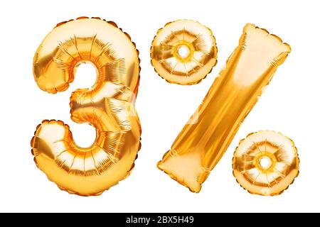 Numéro 3 trois et le signe pour cent fait de ballons gonflables dorés à l'hélium isolés sur blanc. Numéros de feuilles d'or pour bannières Web et publicitaires Banque D'Images