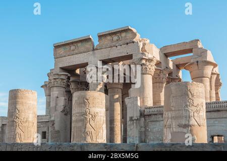 Le Temple de Kom Ombo, double temple dans la ville de Kom Ombo, le long du Nil, gouvernorat d'Assouan, haute-Égypte Banque D'Images