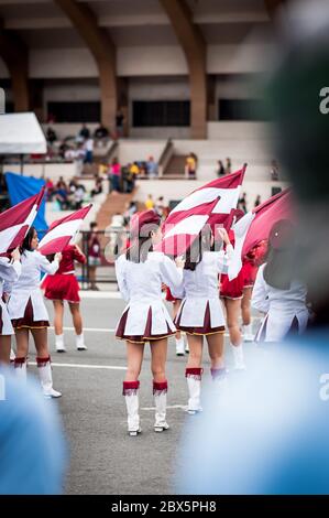 Un défilé de jeunes filles Philippines se déroule au Festival de la Fête du Nazaréen noir à Manille, aux Philippines. Banque D'Images