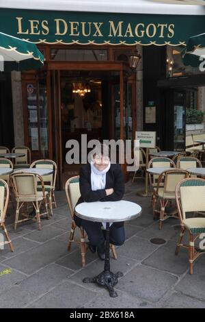 CATHERINE MATHIVAT, DIRECTRICE GÉNÉRALE BRASSERIE LES DEUX MAGOTS À PARIS Banque D'Images