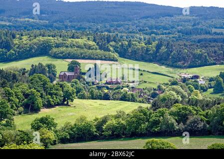 La vue de Newlands Corner près de Guildford en direction du village d'Albury dans le Surrey Hills Angleterre Royaume-Uni Banque D'Images