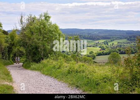 La vue de Newlands Corner dans les collines de Surrey en regardant vers les North Downs au loin, près de Guildford Angleterre Royaume-Uni Banque D'Images