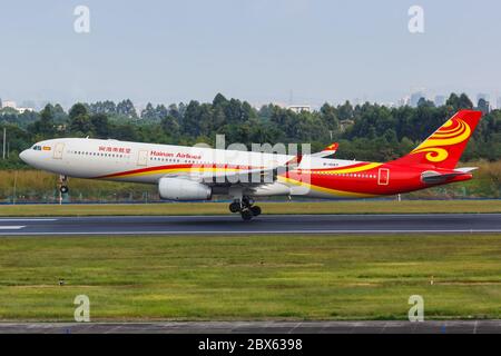 Chengdu, Chine 22 septembre 2019 : avion Airbus A330-300 de Hainan Airlines à l'aéroport de Chengdu CTU en Chine. Airbus est une société européenne d'aéronautique Banque D'Images