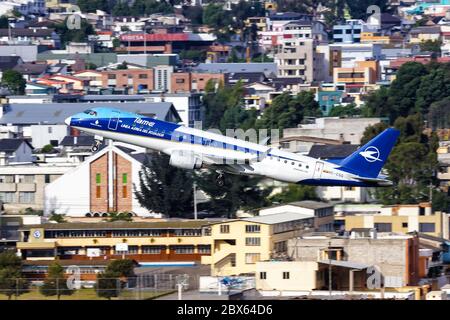 Quito, Équateur 16 juin 2011 : AVION TAME Ecuador Embraer 190 à l'aéroport de Quito UIO en Équateur. Banque D'Images