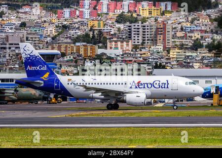 Quito, Équateur 13 juin 2011 : avion AeroGal Airbus A319 à l'aéroport de Quito UIO en Équateur. Airbus est un fabricant européen d'avions basé à Toulou Banque D'Images