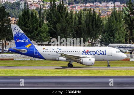 Quito, Équateur 13 juin 2011 : avion AeroGal Airbus A319 à l'aéroport de Quito UIO en Équateur. Airbus est un fabricant européen d'avions basé à Toulou Banque D'Images