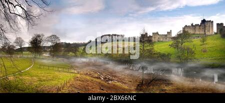 Château d'Alnwick (panorama), Northumberland Banque D'Images