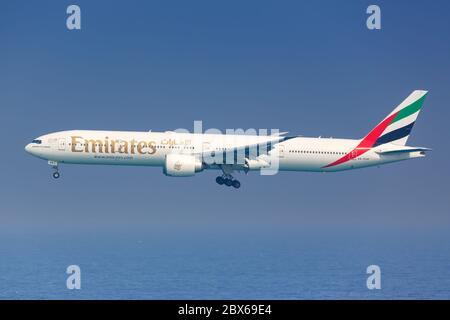 Masculin, Maldives - 19 février 2018: Emirates Boeing 777-300ER avion Malé aéroport (MLE) sur les Maldives. Boeing est un fabricant d'avions américain Banque D'Images