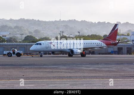 Cartagena, Colombie - 27 janvier 2019 : avion TACA Embraer 190 aéroport de Cartagena (CTG) en Colombie. Banque D'Images