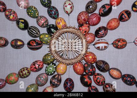 RAHIV, UKRAINE - 15 septembre 2015 : exposition traditionnelle des oeufs de Pâques faits à la main au Musée des oeufs de Pâques de Pysanka, Kolomya, Ukraine Banque D'Images