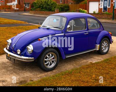 Un coléoptère Volkswagen bleu foncé enregistré en 1972/73 dans le North Yorkshire Banque D'Images