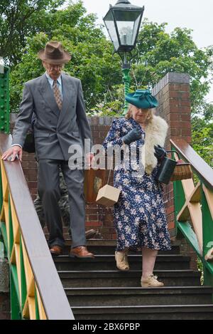 MID Hants Railway 'War on the Line' 2019 (jour J 75) avec des acteurs habillés en costume d'époque aux gares d'Alresford, Robley et Medstead & four Marks. Banque D'Images