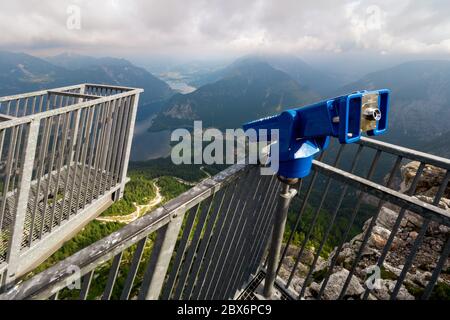 Vue imprenable sur la région du Salzkammergut, OÖ, Autriche, vue depuis la plate-forme d'observation de 5 doigts au sommet de la montagne Krippenstein Banque D'Images