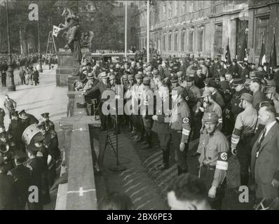 Rassemblement de NSBO dans le Lustgarten de Berlin -Engel parle Heinrich Hoffmann photographies 1933 Adolf Hitler photographe officiel, et un politicien et éditeur nazi, qui était un membre du cercle intime d'Hitler. Banque D'Images