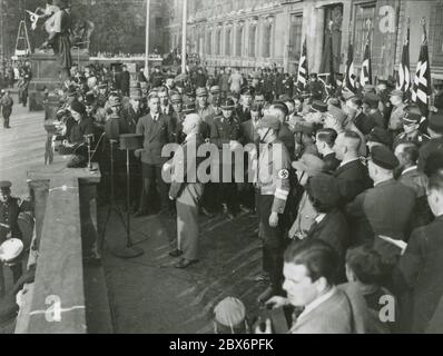 Rassemblement de NSBO dans le Lustgarten de Berlin -Engel parle Heinrich Hoffmann photographies 1933 Adolf Hitler photographe officiel, et un politicien et éditeur nazi, qui était un membre du cercle intime d'Hitler. Banque D'Images