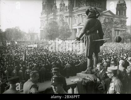 Rassemblement de NSBO dans le Lustgarten Heinrich Hoffmann de Berlin photographies 1933 photographe officiel d'Adolf Hitler, et un politicien et éditeur nazi, qui était un membre du cercle intime d'Hitler. Banque D'Images