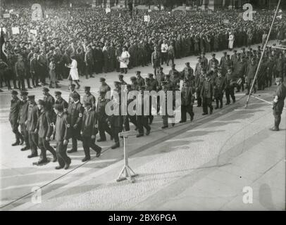 Rassemblement de NSBO dans le Lustgarten Heinrich Hoffmann de Berlin photographies 1933 photographe officiel d'Adolf Hitler, et un politicien et éditeur nazi, qui était un membre du cercle intime d'Hitler. Banque D'Images