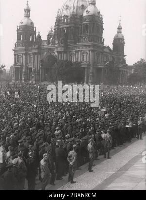 Rassemblement de NSBO dans le Lustgarten Heinrich Hoffmann de Berlin photographies 1933 photographe officiel d'Adolf Hitler, et un politicien et éditeur nazi, qui était un membre du cercle intime d'Hitler. Banque D'Images