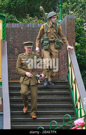 MID Hants Railway 'War on the Line' 2019 (jour J 75) avec des acteurs habillés en costume d'époque aux gares d'Alresford, Robley et Medstead & four Marks. Banque D'Images