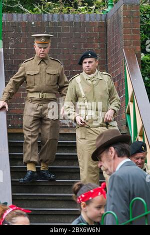 MID Hants Railway 'War on the Line' 2019 (jour J 75) avec des acteurs habillés en costume d'époque aux gares d'Alresford, Robley et Medstead & four Marks. Banque D'Images