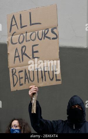 Vienne, Autriche. 05e juin 2020. Black Lives Matter manifestation à Vienne. Les manifestants se sont rassemblés devant l'ambassade américaine et sont allés au centre-ville de là. Crédit: Franz PERC / Alay Live News Banque D'Images