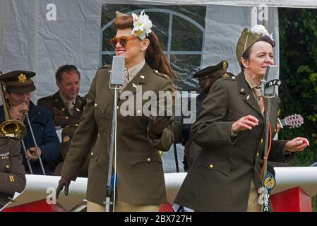 MID Hants Railway 'War on the Line' 2019 (jour J 75) avec des acteurs habillés en costume d'époque aux gares d'Alresford, Robley et Medstead & four Marks. Banque D'Images