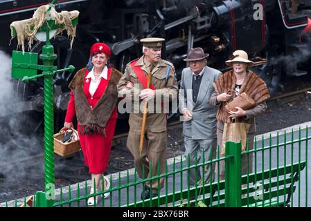 MID Hants Railway 'War on the Line' 2019 (jour J 75) avec des acteurs habillés en costume d'époque aux gares d'Alresford, Robley et Medstead & four Marks. Banque D'Images