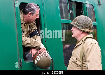 MID Hants Railway 'War on the Line' 2019 (jour J 75) avec des acteurs habillés en costume d'époque aux gares d'Alresford, Robley et Medstead & four Marks. Banque D'Images