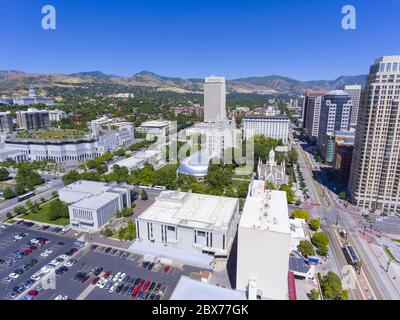 Vue aérienne de Temple Square, y compris le temple de Salt Lake, le bâtiment de bureau de l'église LDS dans le centre-ville de Salt Lake City, Utah, États-Unis. Banque D'Images