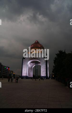 Monument de la révolution Mexico la nuit Banque D'Images