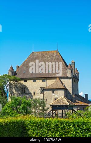 France, Yvoire, Château (château) 14C, vue du jardin des cinq sens Banque D'Images