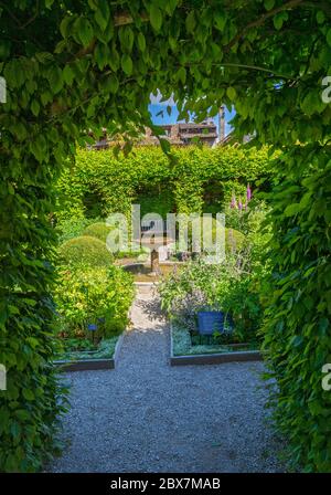 France, Yvoire, le jardin des cinq sens, le Cloître Banque D'Images