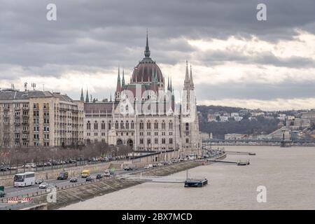 Côté nord du Parlement hongrois avec vue sur le Danube à Budapest Banque D'Images