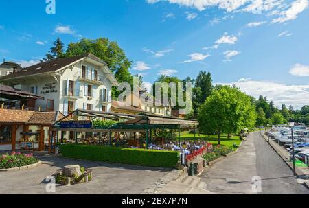 France, Yvoire, rue du Port, Port de plaisance, Hôtel Restaurant le Jules Verne Banque D'Images