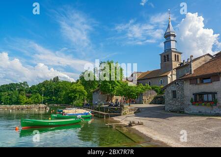 France, Yvoire, Port des pêcheurs, Lac Léman (Lac Léman), Saint-Pancrace, église (lunettes) Banque D'Images