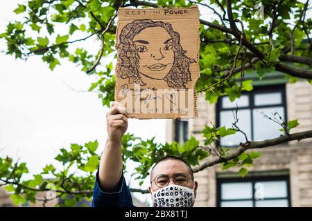 Les manifestants ont tenu un mémorial pour Breonna Taylor, qui aurait 27 ans si ce n'est par la brutalité de la police. Banque D'Images