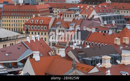 Dresde, Allemagne. 05e juin 2020. Vue de Hausmannsturm à la vieille ville avec les maisons autour de Neumarkt. Crédit : Robert Michael/dpa-Zentralbild/dpa/Alay Live News Banque D'Images