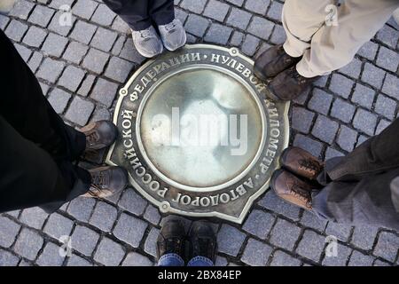 Dans un cercle au kilomètre zéro des routes russes - MOSCOU, RUSSIE Banque D'Images