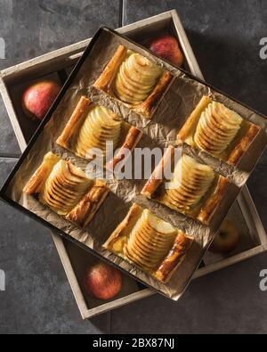 Tranches de tarte aux pommes françaises Banque D'Images
