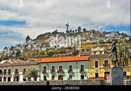 Statue de Vierge de Quito, sur El Panecillo, colline surplombant la vieille ville de Quito, Equateur Banque D'Images