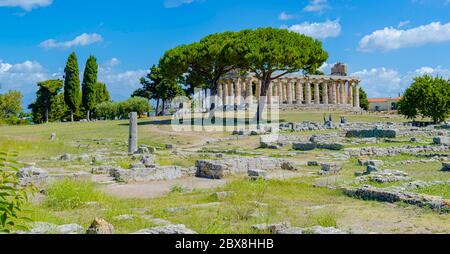 Paestum - site classé au patrimoine mondial de l'UNESCO, avec quelques-uns des temples grecs anciens les plus bien conservés du monde, l'Italie. Banque D'Images