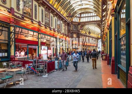 Leadenhall Market, datant du XIVe siècle, est un marché couvert historique dans le quartier financier de la City of London. Bâtiment datant de 1881. Banque D'Images