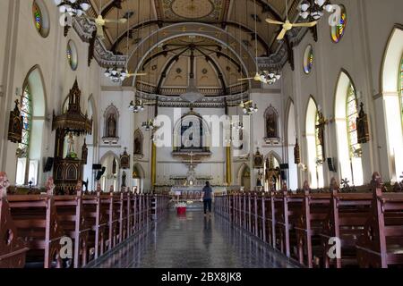 Intérieur du Saint Rosaire Churc, (Église de Kalawar) à Talat Noi / Talad Noi, Chinatown, Bangkok, Thaïlande, Asie du Sud-est. Banque D'Images