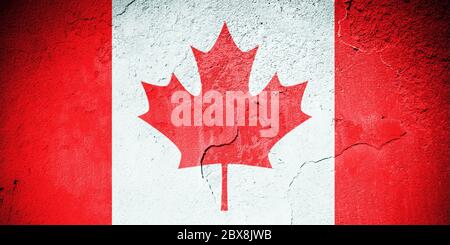 Drapeau canadien peint sur un mur fissuré et grinteux Banque D'Images