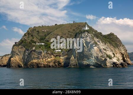 Le cap Miseno dans le golfe de Pozzuoli. Vue de la mer Banque D'Images