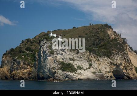 Le cap Miseno dans le golfe de Pozzuoli. Vue de la mer Banque D'Images